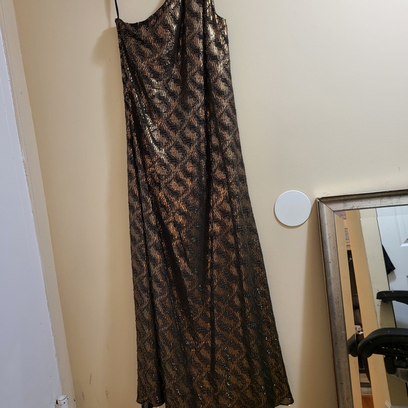 Halston Heritage black& gold dress with elegant Patterns.Ideal for special event - Picture 14 of 14